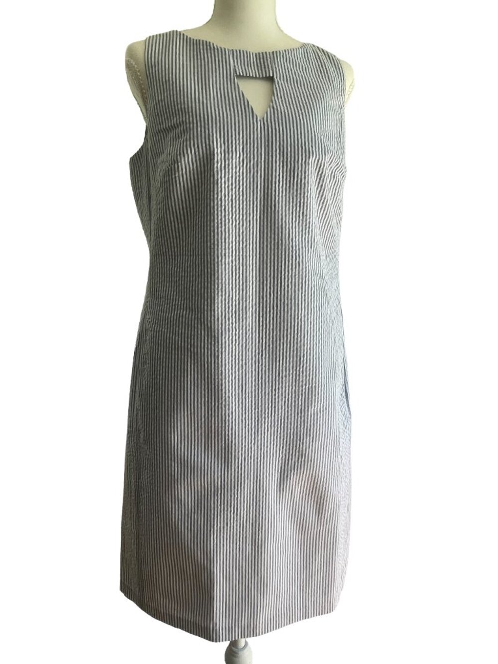 Anne Klein Blue White Seersucker Shift Dress Size 6 Cotton Pockets